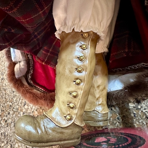 1998 BOYDS COLLECTION LTD. 16”PORCELAIN DOLL, LARA,WITH POLAR BEAR. ALL ORIGINAL - Picture 6 of 16